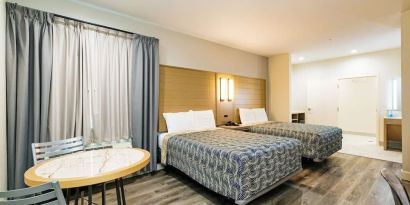 Day use twin room with workspace at Palace Inn Blue IAH East.