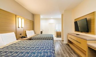 Day use twin room with private bathroom and workspace at Palace Inn Blue IAH East.