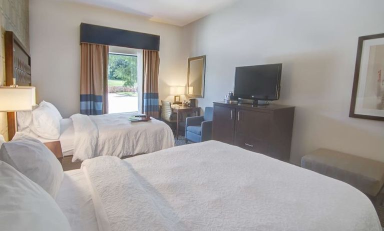 Day use twin room with work desk at Hampton Inn & Suites Trophy Club - Fort Worth North, TX.