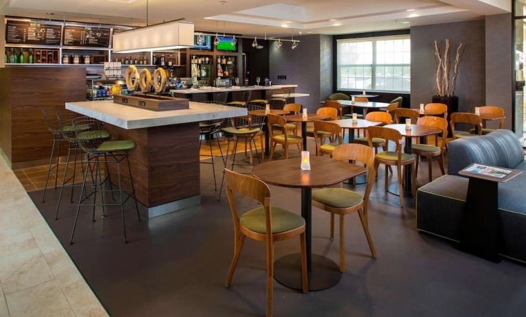 On-site restaurant and dining area at Sonesta Select Atlanta Norcross I-85.