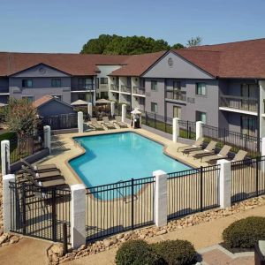 Exterior view of Sonesta Select Atlanta Norcross I-85. 