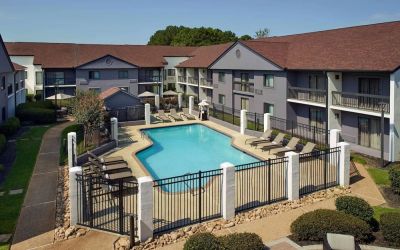 Exterior view of Sonesta Select Atlanta Norcross I-85. 