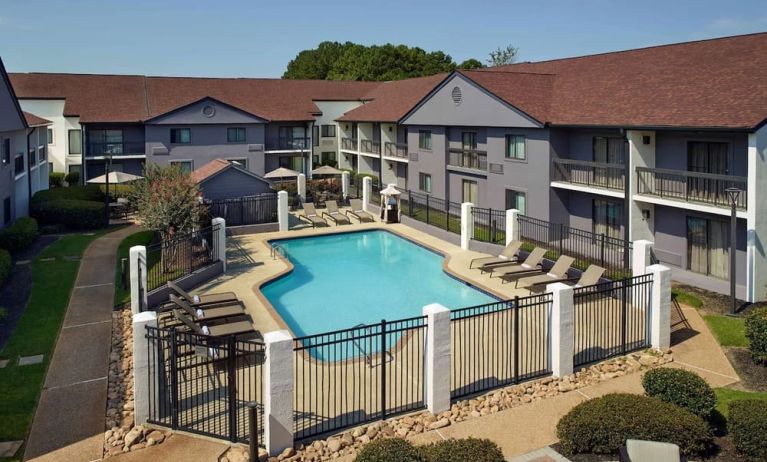 Exterior view of Sonesta Select Atlanta Norcross I-85. 