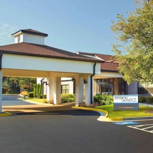 Hotel entrance and parking area at Sonesta Select Atlanta Norcross I-85.
