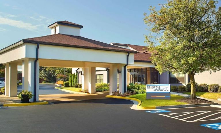 Hotel entrance and parking area at Sonesta Select Atlanta Norcross I-85.