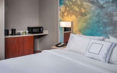 King bed at Sonesta Select Atlanta Norcross I-85.