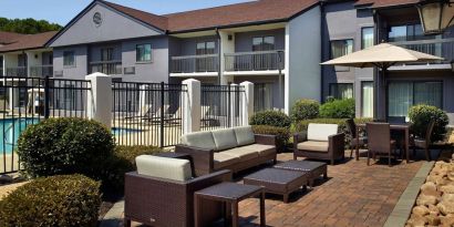 Hotel patio with lounge seating at Sonesta Select Atlanta Norcross I-85.