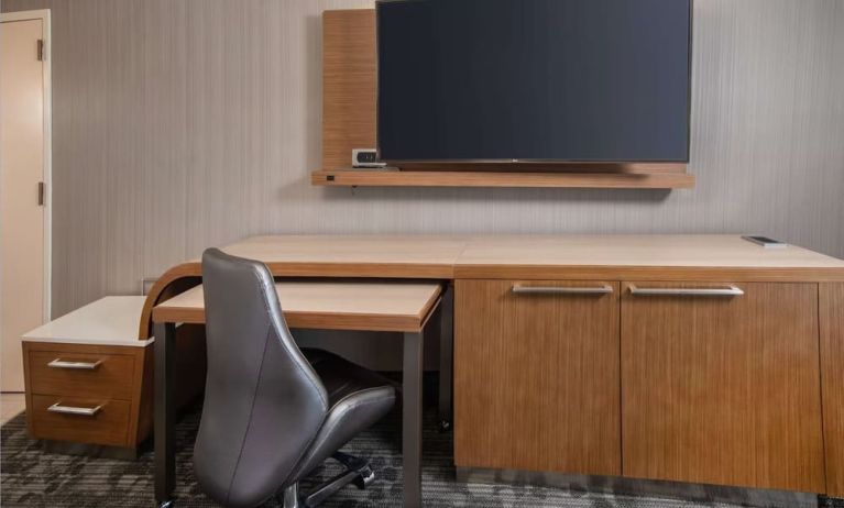Day use room' workspace at Sonesta Select Atlanta Norcross I-85.