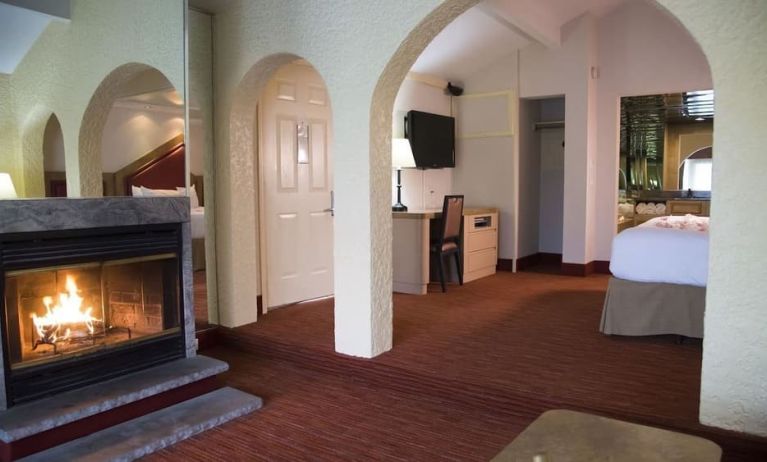 Romantic king room at Paradise Stream Resort.
