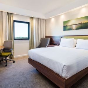 King room at Hampton By Hilton Humberside Airport.