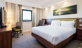 King room at Hampton By Hilton Humberside Airport.