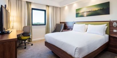 King room at Hampton By Hilton Humberside Airport.