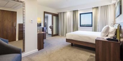 King room at Hampton By Hilton Humberside Airport.