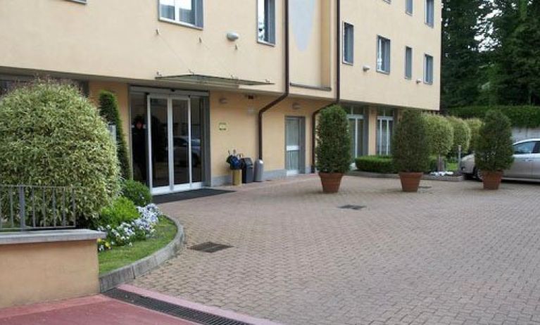 Hotel 2C, Milan