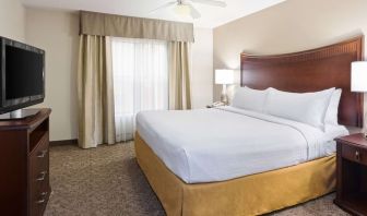 King room at Homewood Suites By Hilton Shreveport.