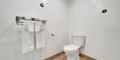 Day room with guest bathroom at Casablanca Inn.