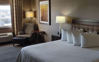 King bed at Wyndham Omaha.