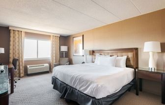 Day use room with work desk at Wyndham Omaha.
