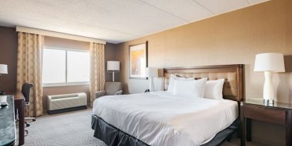 Day use room with work desk at Wyndham Omaha.