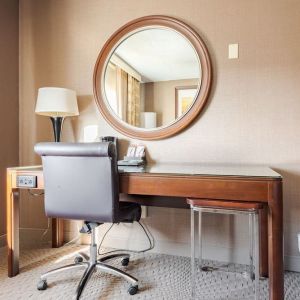Day use room´s workspace at Wyndham Omaha.