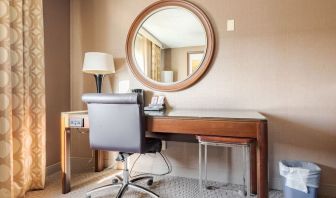 Day use room´s workspace at Wyndham Omaha.