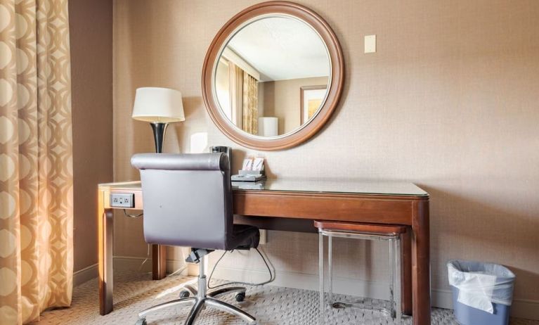 Day use room´s workspace at Wyndham Omaha.