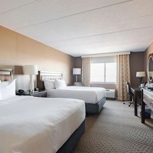 Day use twin room with work desk and private bathroom at Wyndham Omaha.
