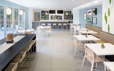 Dining area an on-site bar at Element Miami International Airport.