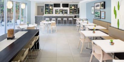 Dining area an on-site bar at Element Miami International Airport.