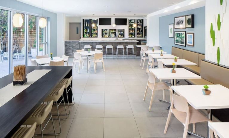 Dining area an on-site bar at Element Miami International Airport.