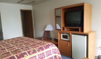 Day use room amenities at Milwaukie Inn Portland South.