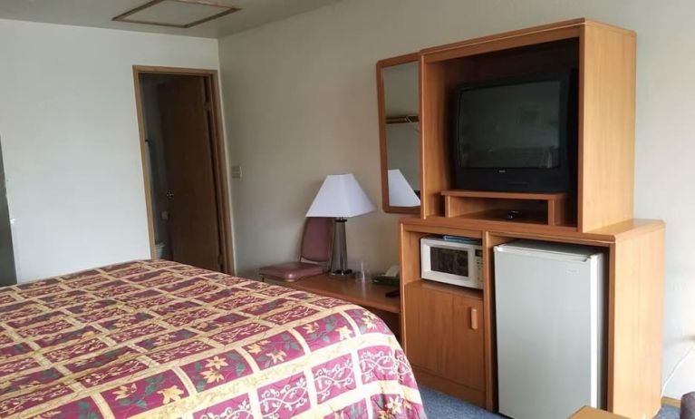 Day use room amenities at Milwaukie Inn Portland South.