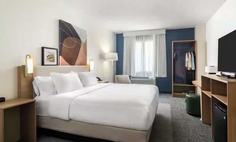 Day use room with king bed and tv at Spark By Hilton Guelph.