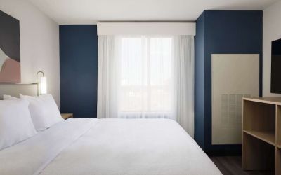 Day use room with king bed at Spark By Hilton Guelph.