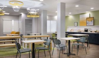 Diningroom at Spark By Hilton Guelph.