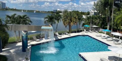 Refreshing outdoor pool with an amazing view of the lake at Pullman Miami Airport.