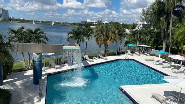 Hotel Pullman Miami Airport image