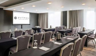 Professional meeting room at Pullman Miami Airport.