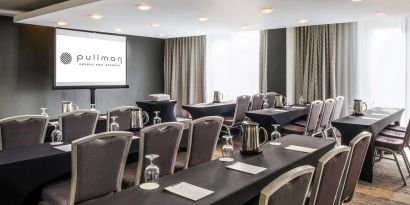Professional meeting room at Pullman Miami Airport.