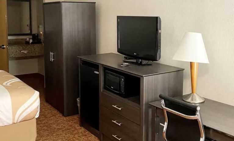 TV and work desk at Hibiscus Inn & Suites.