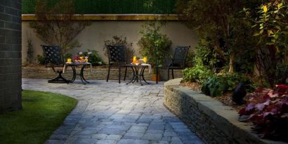 outdoor garden at Aura Hotel Brooklyn.
