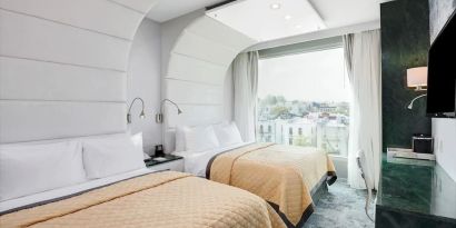 Day use twin room with work desk at Wyndham Garden Brooklyn Sunset Park.