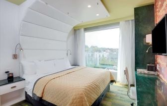 King bed at Wyndham Garden Brooklyn Sunset Park.