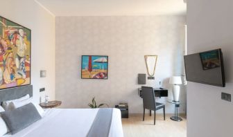 Day use room at Aiello Rooms.

