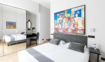 Day use room at Aiello Rooms.
