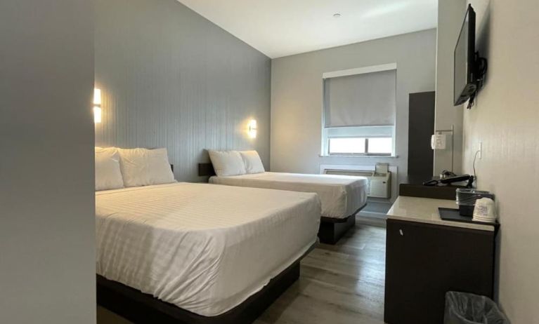 Day use twin room with workspace at King Hotel Brooklyn.