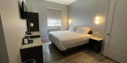 Day use room with workspace at King Hotel Brooklyn.