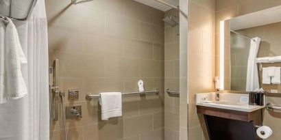 Private guest bathroom with combined shower and tub at Comfort Inn Prospect Park-Brooklyn.