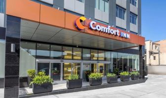 Exterior view of Comfort Inn Prospect Park-Brooklyn.