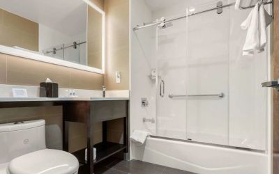 Private guest bathroom with free toiletries at Comfort Inn Prospect Park-Brooklyn.